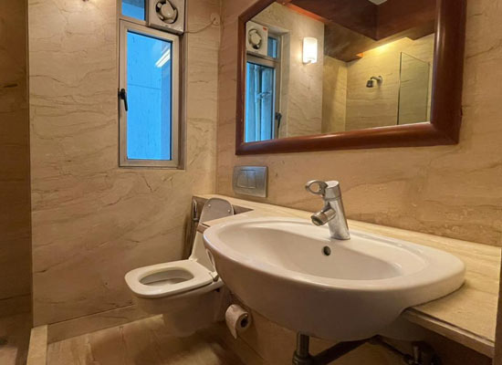 Polish Services in Delhi